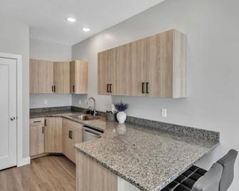 The Ideal Getaway Home - Cedar City - Kitchen