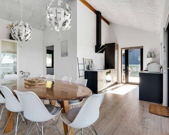 Cottage From 2021 With Sea Views And Idy - Millinge - Dining room