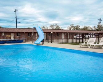 Jet Motor Inn Buffalo - Buffalo - Zwembad