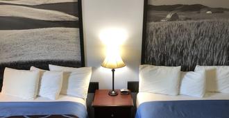 Super 8 by Wyndham Lewiston - Lewiston - Bedroom