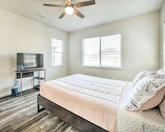 New Family Home with Patio & Yard! - Stockton - Habitación