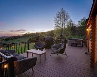 Panoramic Paradise | Amazing Views, Hot Tub, Cozy Cabin Getaway - Brookville - Balcony