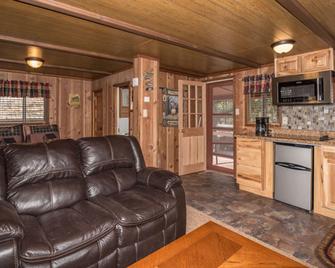 Canyon Cabins - Ruidoso - Living room