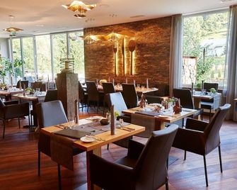 Double room Maarblick Premium, shower/WC/balcony - NaturPurHotel Maarblick - Meerfeld - Restaurant