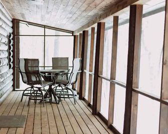 Welcome to the Log Cabin. - Deerwood - Balcony