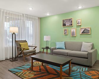 Woodspring Suites East Lansing - University Area - East Lansing - Obývací pokoj