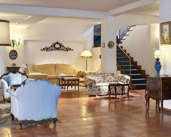 هوتل لا فيلاروسا - إيشيا - غرفة معيشة