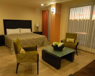 Hotel Plaza Bernal - Bernal