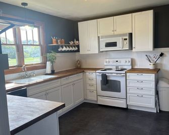 Ranch House at Edelweiss Winery & Events - Hermann - Kitchen