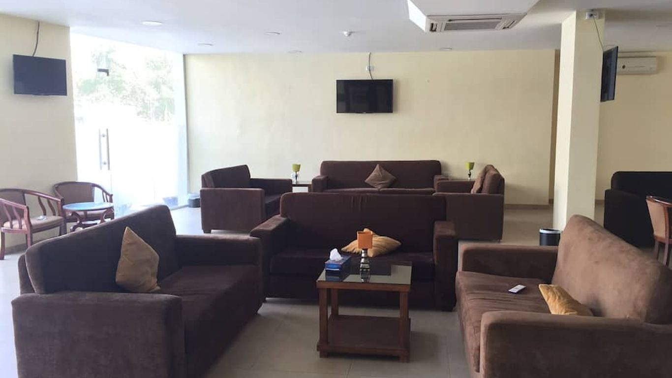 扎伊娜廣場酒店