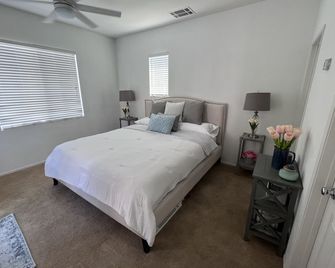 Private Casita inside Beautiful Desert Neighborhood - Indio - Bedroom