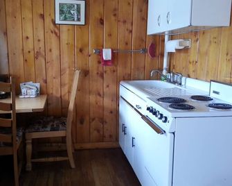 The Canyon Motel - Hot Sulphur Springs - Cocina