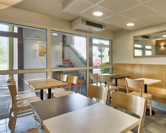 B&B HOTEL Clermont-Ferrand Le Brézet Aéroport - Clarmont d'Alvèrnia - Restaurant
