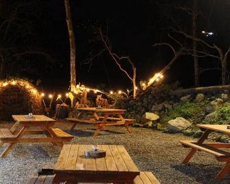 Ecohotel Refugio del Bosque - La Mesa - Patio