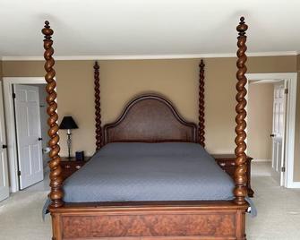 The Lodge at the Ranch - secluded but close to Galena and golf. - Elizabeth - Bedroom