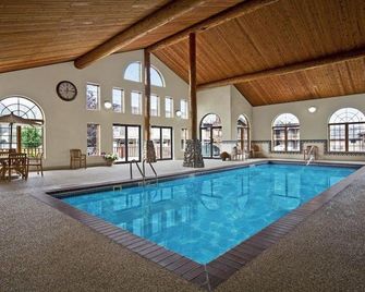 Black Hills Luxury Suites - Hill City - Piscina