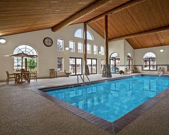 Black Hills Luxury Suites - Hill City - Piscine