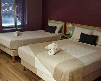 Hotel Restaurant Les Alizes - Le Pouzin - Sypialnia