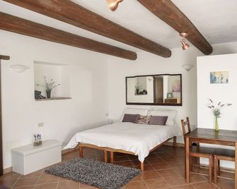 Casa Lorenzo ~ Whole Farmhouse With Stunning Large Roman Pool Set In Olive Grove - Tavernelle - Habitación
