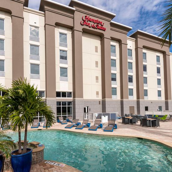 Building view of Hampton Inn & Suites Fort Myers-Colonial Blvd.