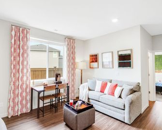 Cozy Oasis in Port Orchard - Private 1BR Suite with Trails - Port Orchard - Sala de estar