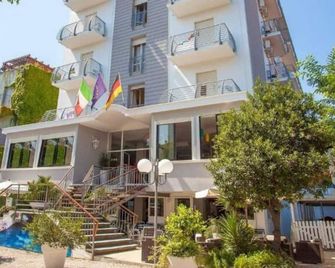 Hotel New Castle - Cesenatico - Building