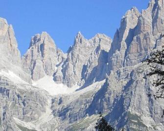 Seasonal Rentals 5 Beds + Cradle Comfortable Holiday Home With Dolomites View - Fai della paganella - Udogodnienia obiektu