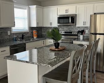 108 Halliday Way 3-bedroom townhome with WiFi and AC in Washington Court House - Washington - Keuken