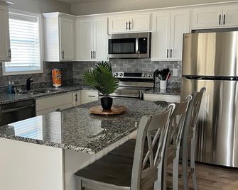 108 Halliday Way 3-bedroom townhome with WiFi and AC in Washington Court House - Washington - Keuken