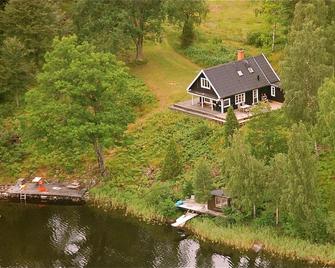 House On The Lake In An Absolutely Secluded Location, With All Amenities, Sauna And Boats - Tjällmo - Outdoors view