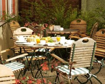Andersen Hotel Birkenwerder - Birkenwerder - Patio