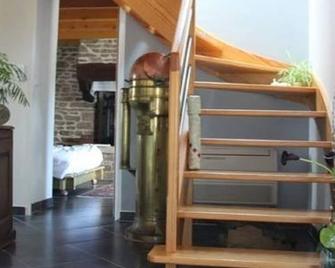 Room in farmhouse in the countryside - Quimperlé - Escalier