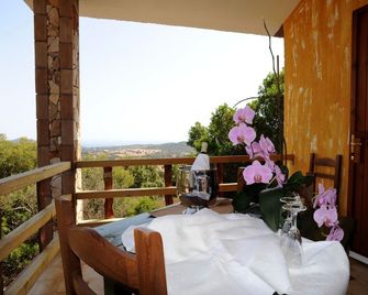 Is Bisus - Castiadas - Balkon
