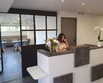 Hotel Le Virevent - Saint-Raphaël - Front desk