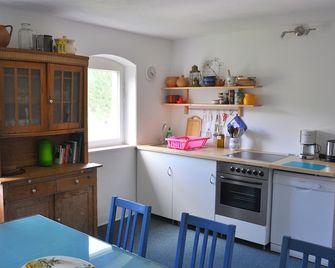 Farmhouse for up to 12 people in a beautiful hillside location in the Osterzgebirge near Altenberg - 헤름스도르프 - 주방