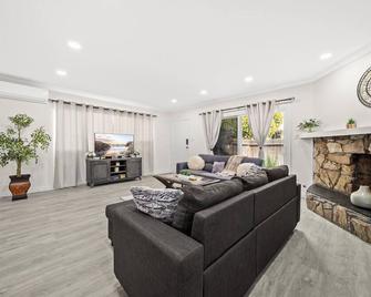 Idyllic Paradise Near Downtown Los Angeles - Alhambra - Bedroom