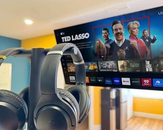 Private Studio - 5 Min To Dt - Self Check-In - 75 Inch Tv - Williams Lake