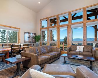 Spacious Townhome w 4 King Suites near Clubhouse - Bigfork