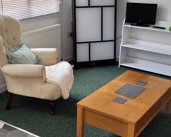 Ocean Retreat by Wessex Quarters - Salisbury - Living room