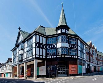 Premier Inn Chesterfield Town Centre - Chesterfield - Building
