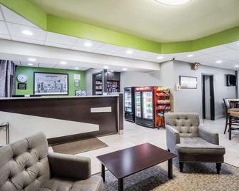 Super 8 by Wyndham Knoxville West/Farragut - Knoxville - Front desk