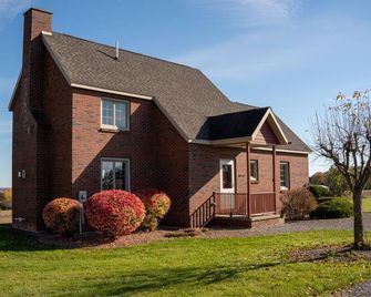 Seneca Cottage [Bella Vista Cottages] , Bella Vista Cottages - Geneva - Building