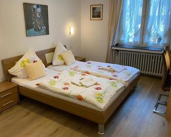 Hotel Haus Schwan Köln - Cologne - Bedroom