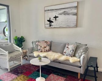 Boutique beach pad in the heart of Manly Beach - fully self contained - Manly - Sala de estar