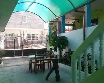 Casa de Huespedes Milena - Puerto Baquerizo Moreno - Patio