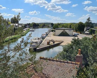 Grand Gîte à Briare - Animaux et Parking Privé - Бріар - Вигляд зовні