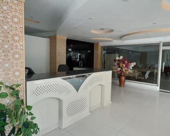 Usmania restaurant and Civic Hotel - Faisalābād - Front desk