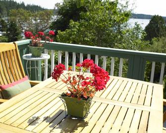 Quintessential Island Getaway on Orcas Island. Gorgeous view! Starting at 199 - Deer Harbor - Balcony