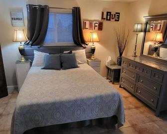 Cozy Casita in a safe quiet neighborhood near a beautiful pond. - Youngtown - Quarto