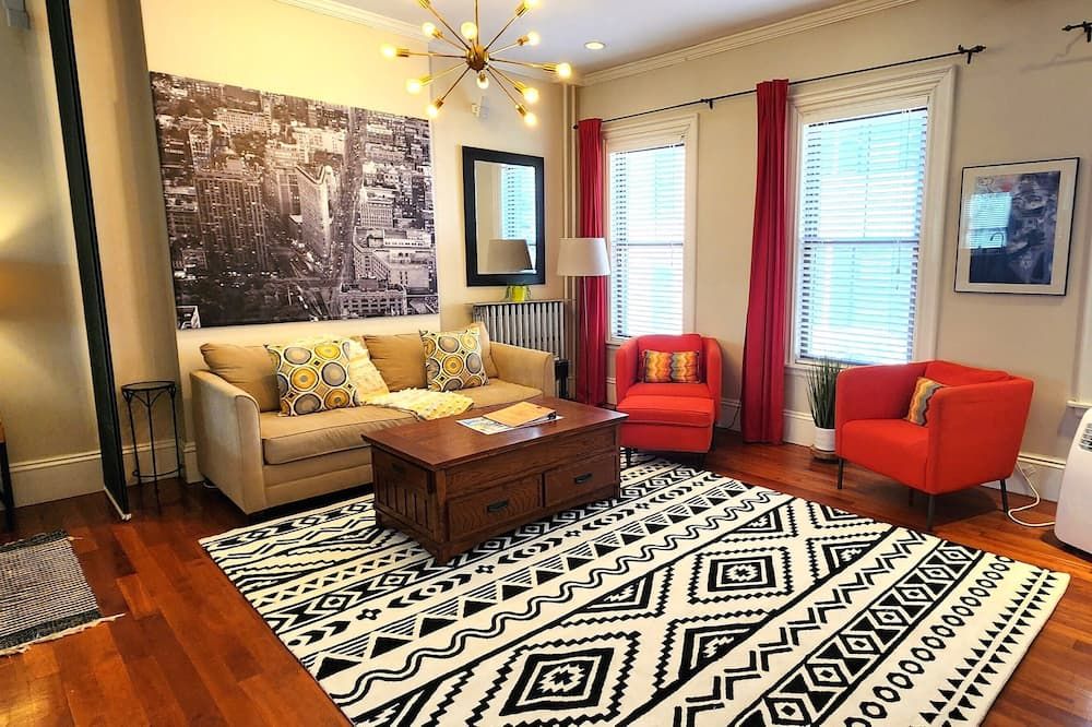 Fresh Modern City Loft Apt! Easy Access To The City! - Boston - Living room